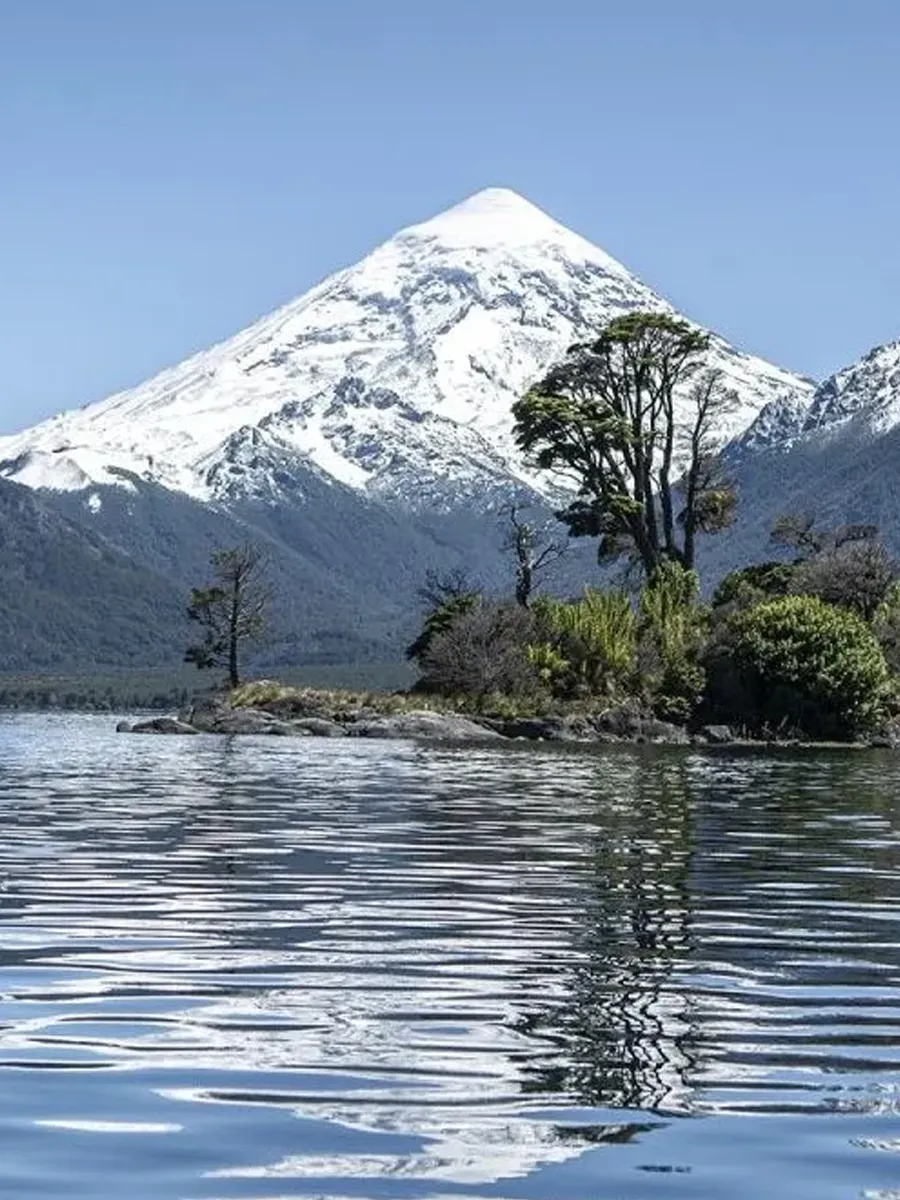 Volcán Lanín visto desde el Parque Nacional Lanín